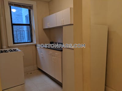 Fenway/kenmore Studio in Fenway with lots of natural light! Boston - $2,550