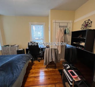 Somerville Apartment for rent 3 Bedrooms 1 Bath  Porter Square - $4,050